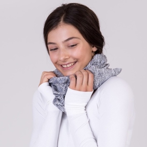 Ivivva By Lululemon Village Chill Scarf NWT - Picture 3 of 7